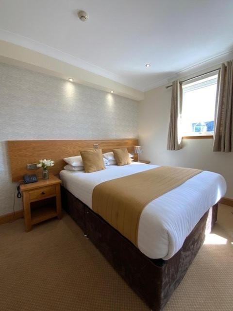 Victoria Hotel Kirkcaldy Exteriör bild