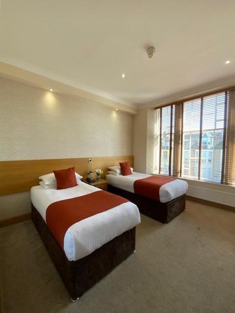 Victoria Hotel Kirkcaldy Exteriör bild