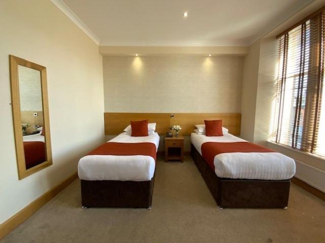 Victoria Hotel Kirkcaldy Exteriör bild